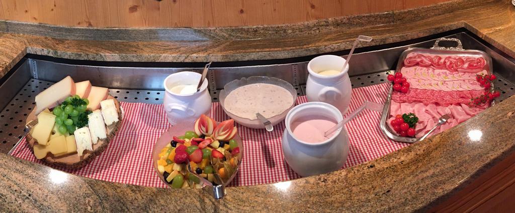 Family Hotel Desiree Grachen Ngoại thất bức ảnh